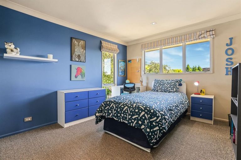 Photo of property in 296 Gardiners Road, Harewood, Christchurch, 8051