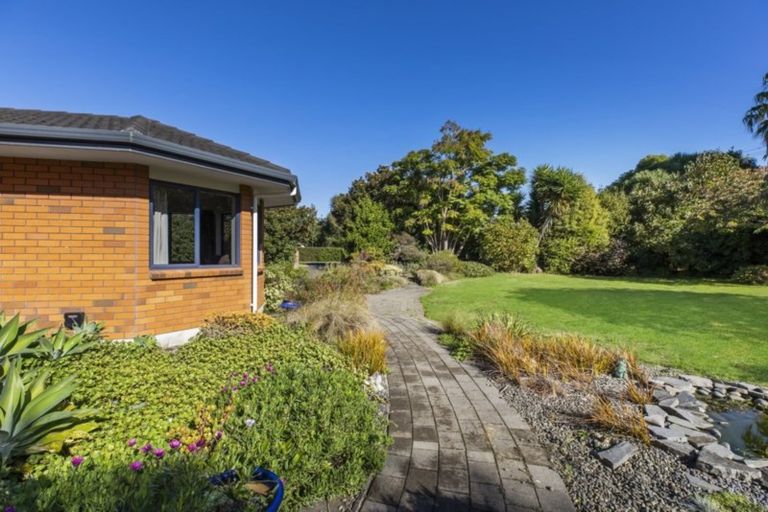 Photo of property in 2 Awaroa Stream Drive, Waiuku, 2123