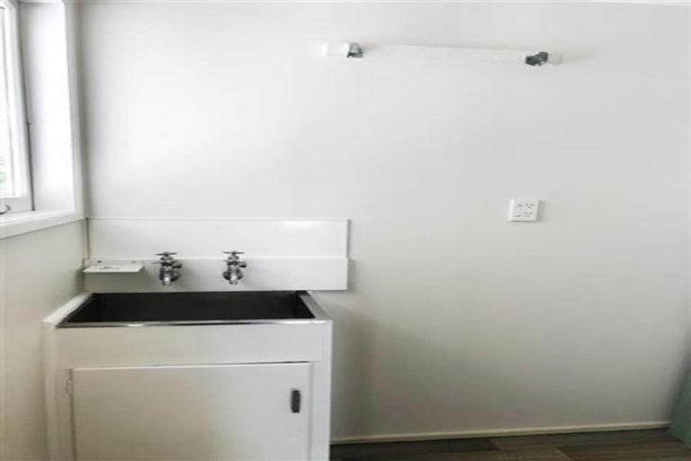 Photo of property in 30 Leaver Place, Weymouth, Auckland, 2103