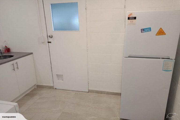 Photo of property in 1/27 Sunnynook Road, Forrest Hill, Auckland, 0620