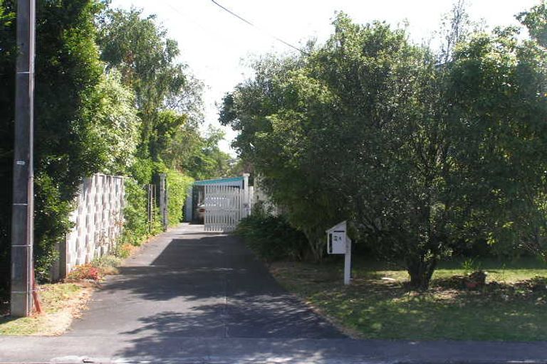 Photo of property in 2/8 Gladstone Road, Northcote, Auckland, 0627
