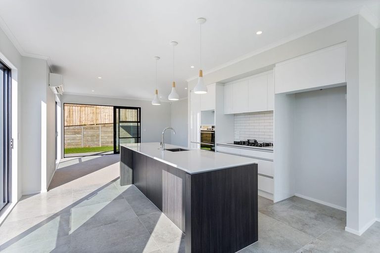 Photo of property in 17 Kuku Avenue, Red Beach, 0932