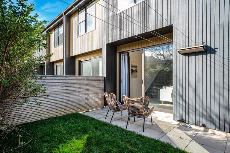 Photo of property in 7/20 Trent Street, Island Bay, Wellington, 6023