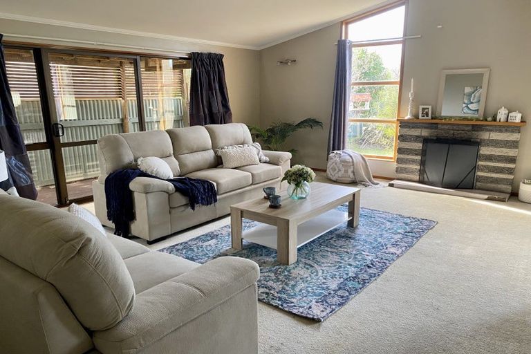 Photo of property in 14 Mokau Place, Terrace End, Palmerston North, 4410