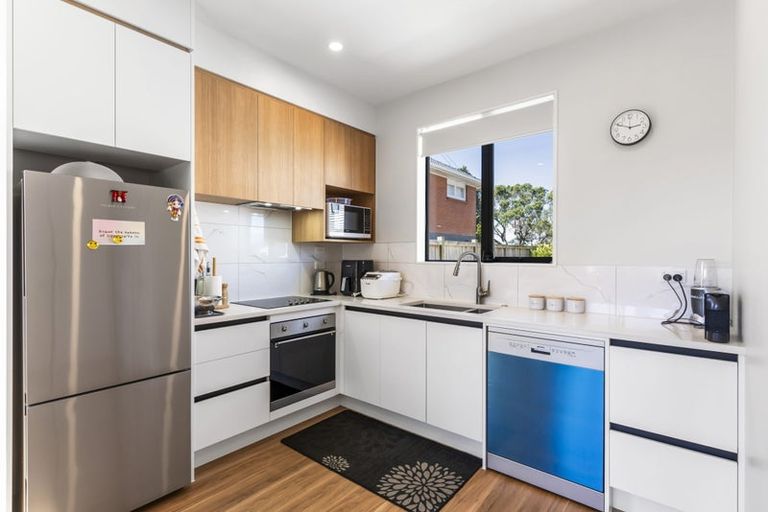 Photo of property in 423 Glenfield Road, Glenfield, Auckland, 0629