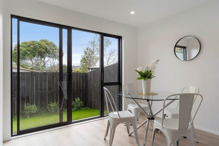 Photo of property in 15b Pipitea Place, Massey, Auckland, 0614
