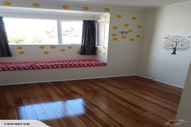 Photo of property in 18 Dakota Avenue, Beach Haven, Auckland, 0626