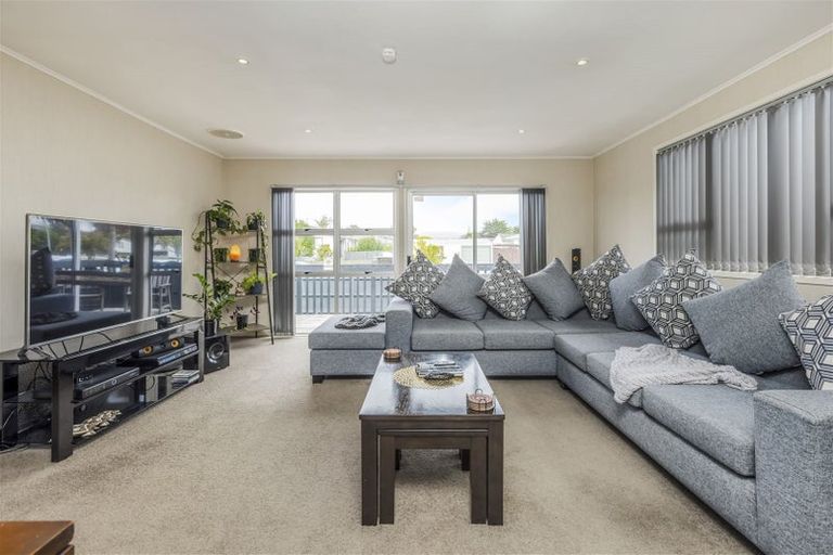 Photo of property in 9 Hindmarsh Street, Henderson, Auckland, 0612