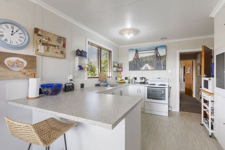 Photo of property in 8 Omata Road, Westown, New Plymouth, 4310