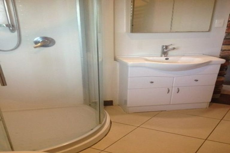 Photo of property in 8 Eclipse Place, Half Moon Bay, Auckland, 2012