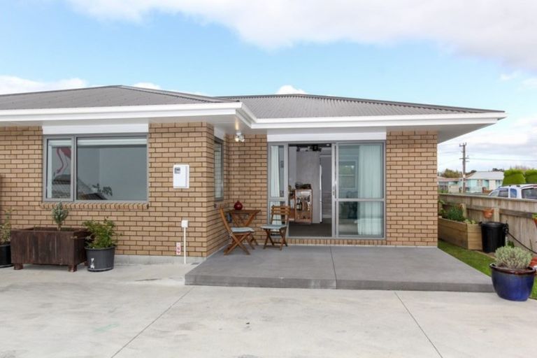 Photo of property in 1/6 Warre Street, Waitara, 4320