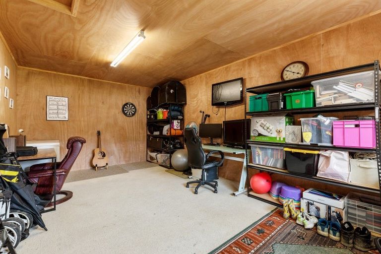 Photo of property in 15 Mudgway Place, Awapuni, Palmerston North, 4412