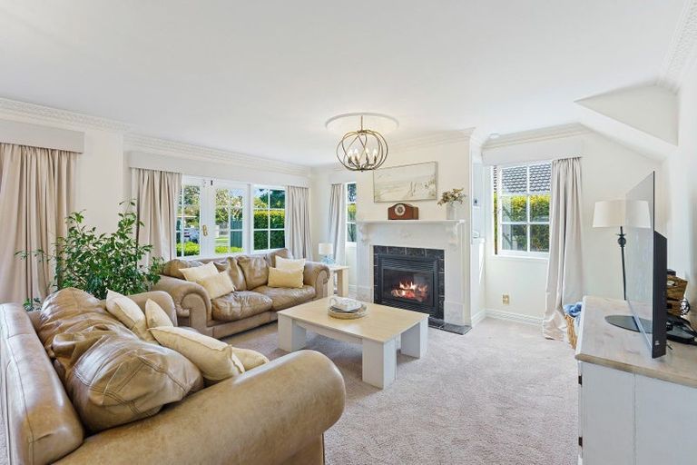 Photo of property in 10 Nimmo Avenue, Waikanae, 5036