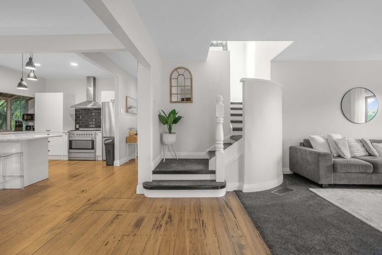 Photo of property in 33 Waitohu Road, York Bay, Lower Hutt, 5013