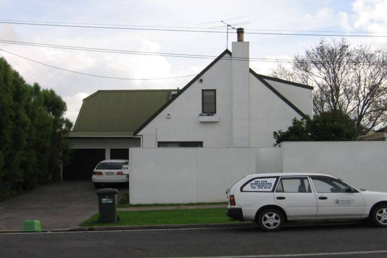 Photo of property in 49b Ranfurly Road, Papatoetoe, Auckland, 2104