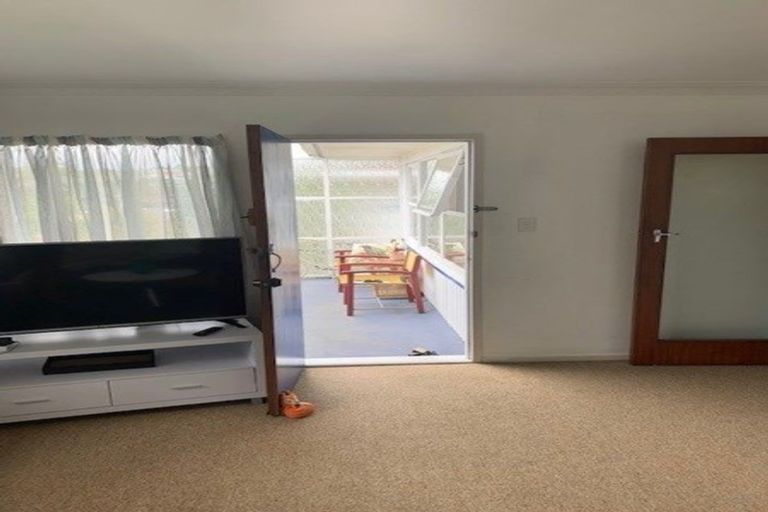 Photo of property in 2/447 Beach Road, Mairangi Bay, Auckland, 0630