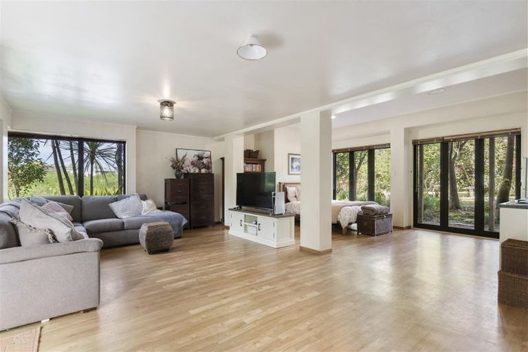 Photo of property in 44 Wintour Road, Waimauku, 0812