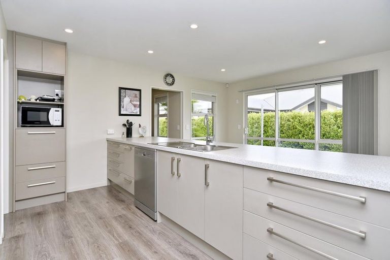 Photo of property in 32 Koura Drive, Rangiora, 7400