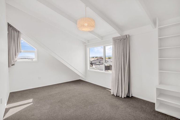 Photo of property in 11 Leander Place, Milson, Palmerston North, 4414