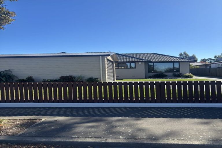 Photo of property in 207 Wainoni Road, Avondale, Christchurch, 8061
