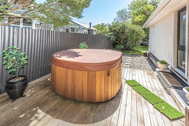 Photo of property in 12 Tarata Street, Saint Johns Hill, Whanganui, 4501