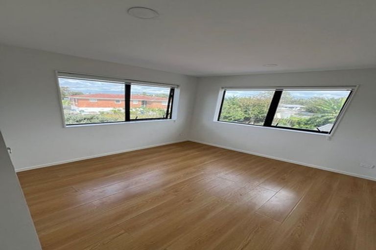 Photo of property in 28e Tiraumea Drive, Pakuranga, Auckland, 2010
