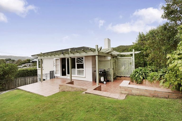 Photo of property in 64 Larsen Crescent, Tawa, Wellington, 5028