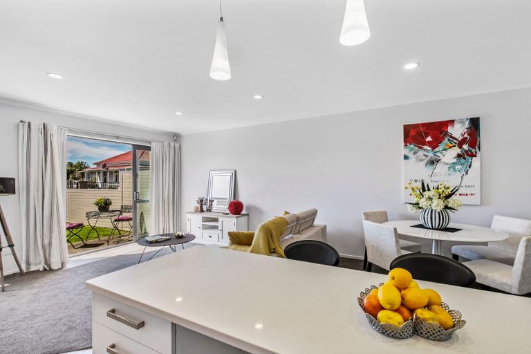 Photo of property in 2/107 Edinburgh Street, Pukekohe, 2120