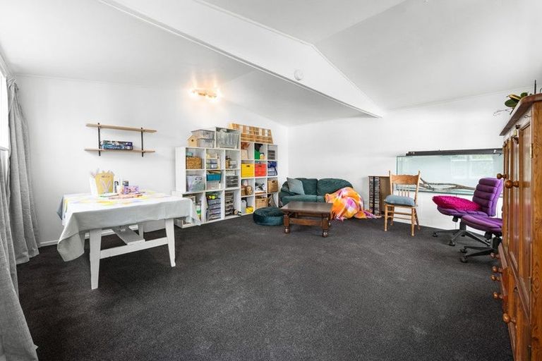 Photo of property in 15 Helleur Road, Massey, Auckland, 0614