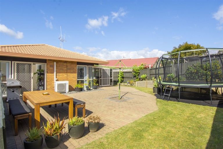 Photo of property in 4 Dalton Drive, Papamoa Beach, Papamoa, 3118