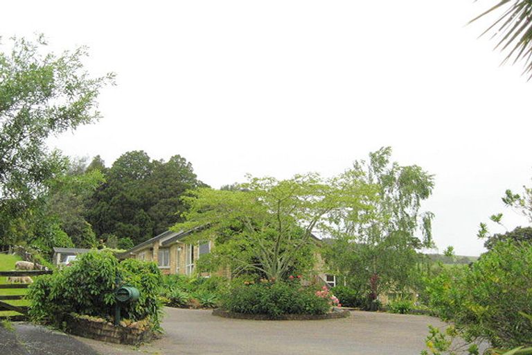 Photo of property in 106 Harry Dreadon Road, Opaheke, Papakura, 2584