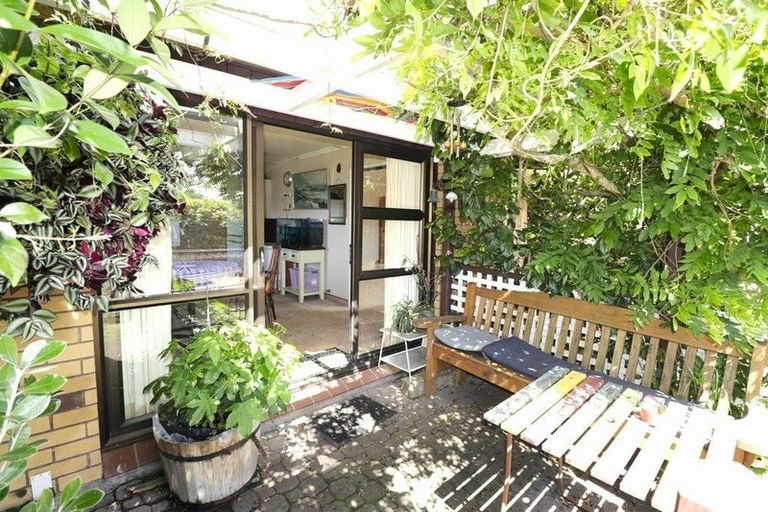 Photo of property in 12 Warwick Place, Springvale, Whanganui, 4501