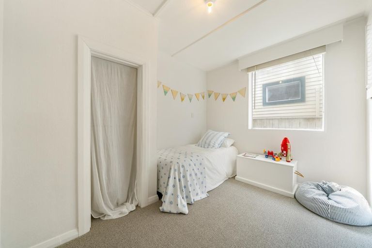 Photo of property in 25 Tuatoru Street, Eastbourne, Lower Hutt, 5013