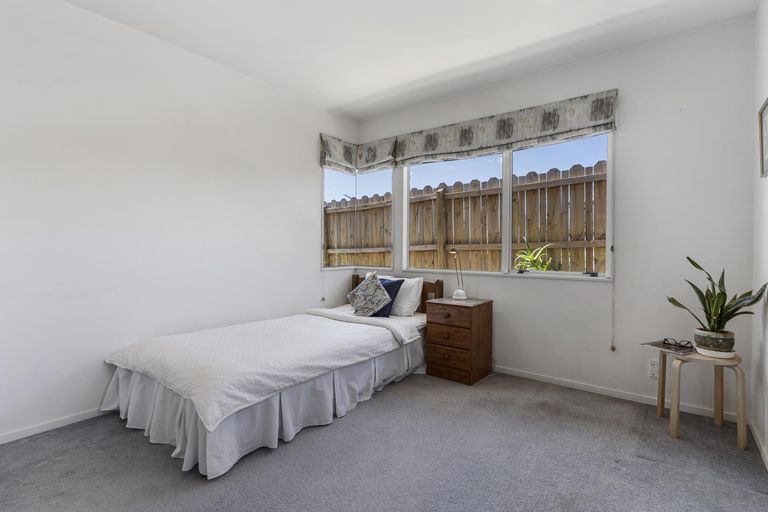 Photo of property in 1/24 Headcorn Place, Botany Downs, Auckland, 2010