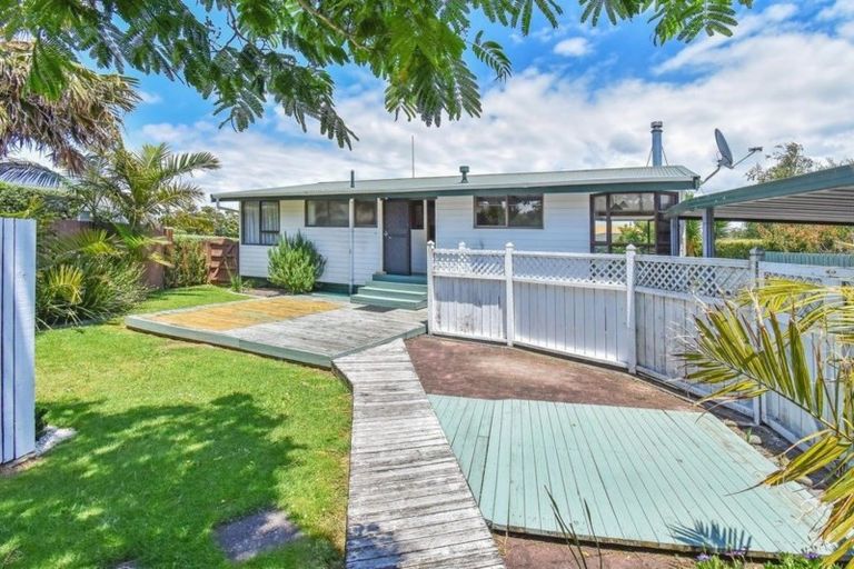 Photo of property in 6 Vela Place, Clarks Beach, 2122