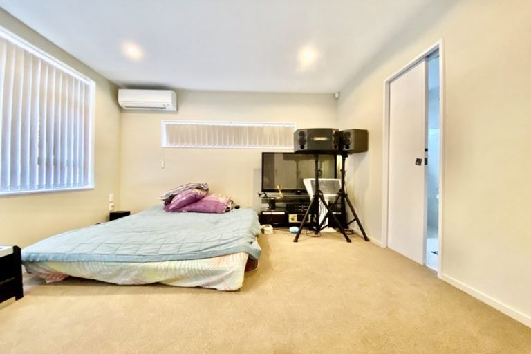 Photo of property in 26 Midhurst Avenue, Henderson, Auckland, 0612