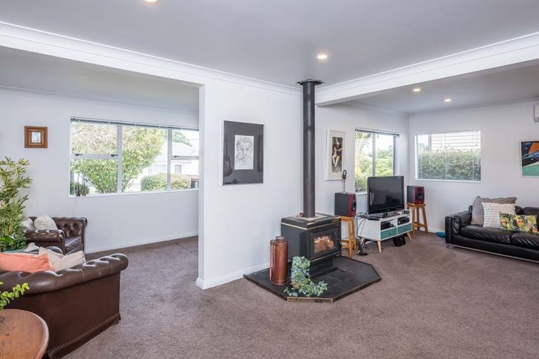 Photo of property in 11 Karaka Grove, Raumati Beach, Paraparaumu, 5032