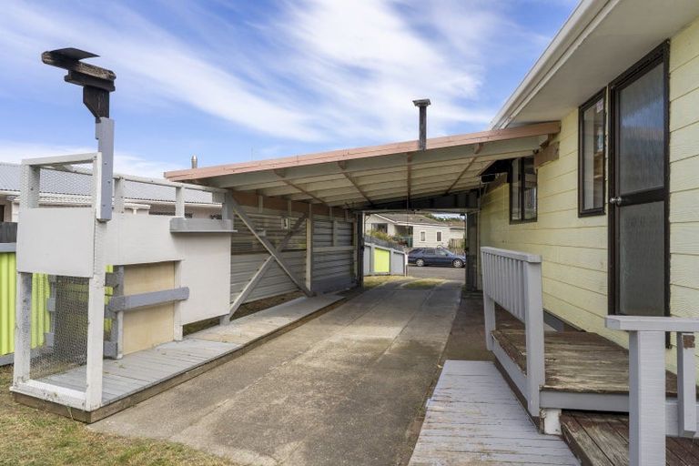 Photo of property in 15 Hewson Crescent, Otaki Beach, Otaki, 5512