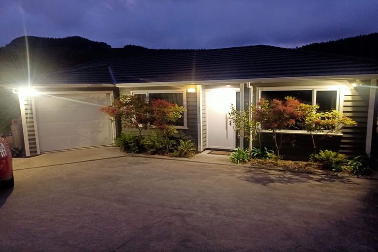 Photo of property in 10 Larsen Crescent, Tawa, Wellington, 5028
