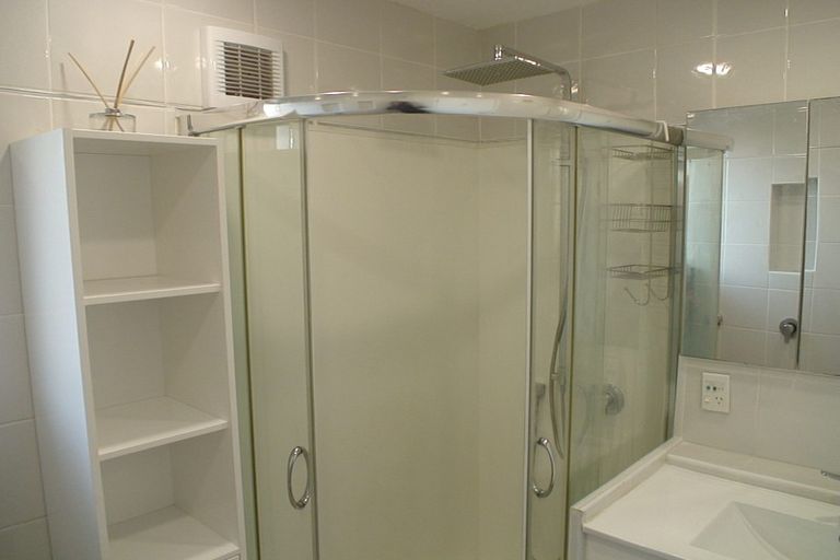 Photo of property in 30 Hobby Avenue, Birkdale, Auckland, 0626