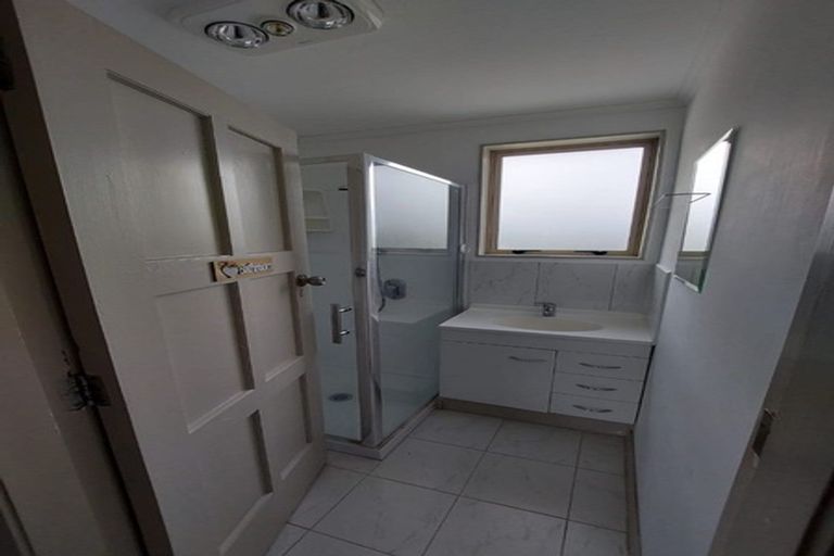 Photo of property in 241 Great North Road, Henderson, Auckland, 0612