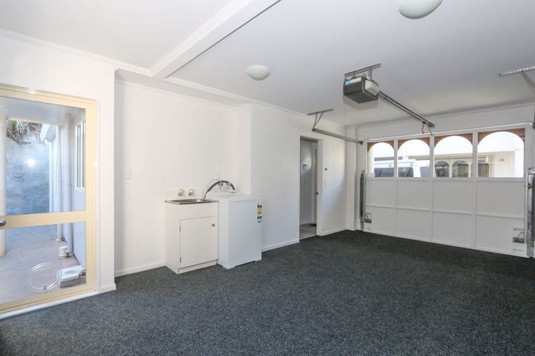 Photo of property in 2/33 Hawker Street, Mount Victoria, Wellington, 6011