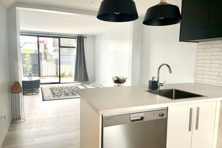 Photo of property in 2/8 New Brighton Road, Shirley, Christchurch, 8061