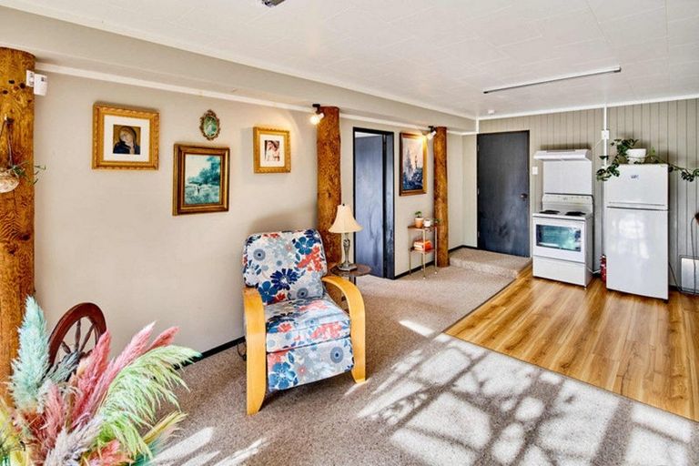 Photo of property in 9 Kenef Road, Paremata, Porirua, 5024