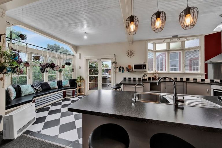 Photo of property in 15 Surrey Street, Hawera, 4610