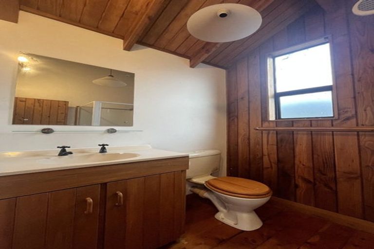 Photo of property in 11 Richmond Hill, Glenside, Wellington, 6037