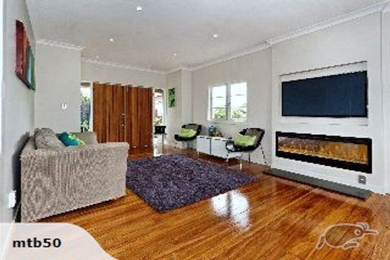 Photo of property in 1/179 Waimumu Road, Massey, Auckland, 0614