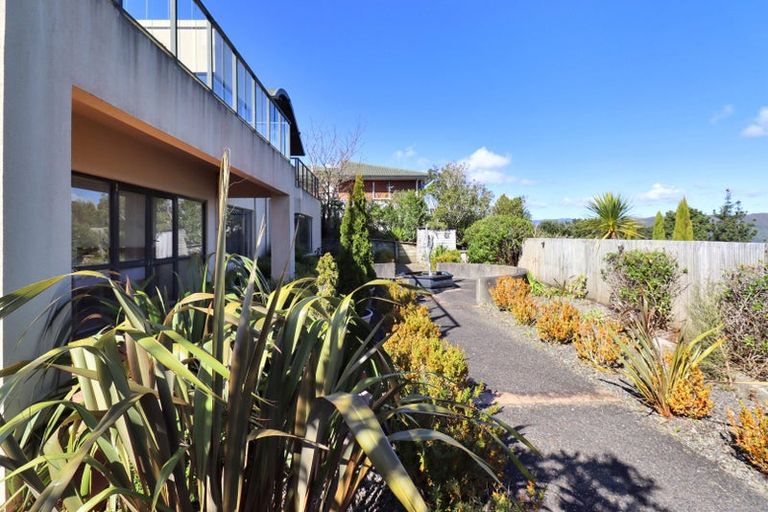 Photo of property in 122 Viewmont Drive, Harbour View, Lower Hutt, 5010