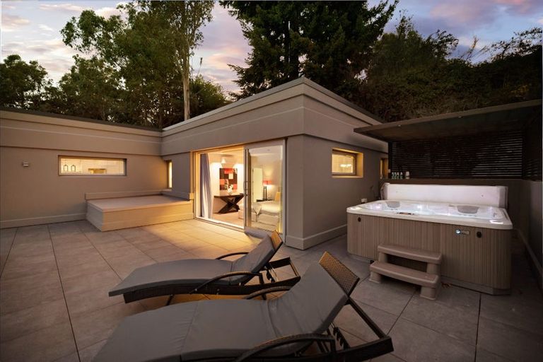 Photo of property in 6 Lordens Place, Fernhill, Queenstown, 9300