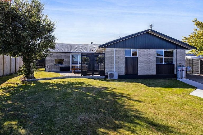 Photo of property in 12 Green Lane, Hawera, 4610